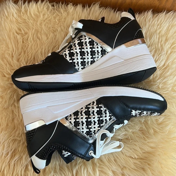 NWOB Michael Kors Georgie Trainer Sz-9 - Picture 3 of 10